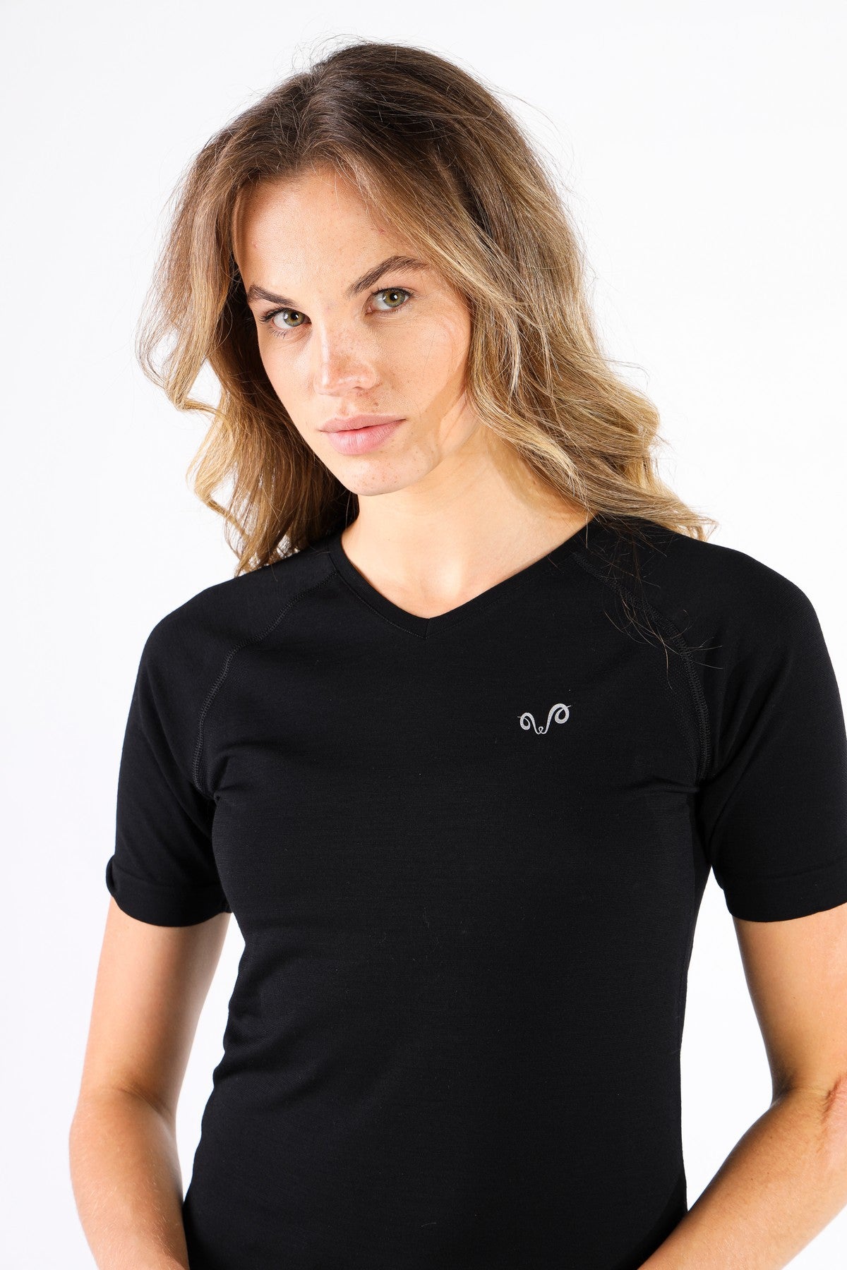 ELMA V-NECK T-SHIRT SLIM FIT