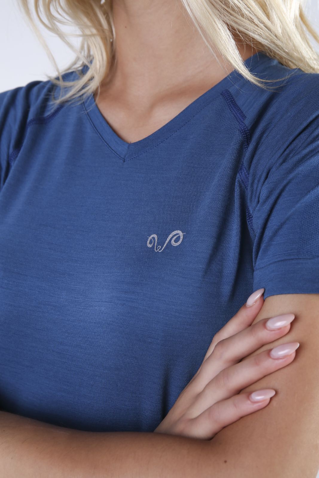 ELMA V-NECK T-SHIRT SLIM FIT
